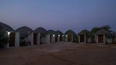 اقامتگاه بومگردی فردیس قشم - نمای بیرونی