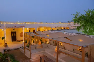 اقامتگاه بومگردی مانگرو قشم - فضای بیرونی