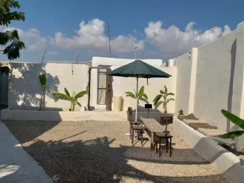 اقامتگاه بومگردی مری قشم - نمای محوطه