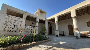 اقامتگاه بومگردی موج سوزا قشم