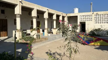 اقامتگاه بومگردی موج سوزا قشم - نمای محوطه