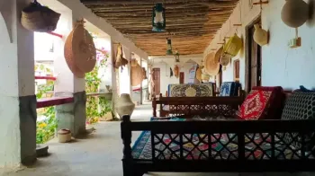 اقامتگاه بومگردی ناخدا علی قشم - نمای محوطه