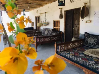 اقامتگاه بومگردی ناخدا علی قشم - نمای محوطه