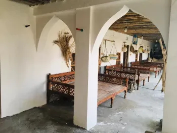اقامتگاه بومگردی ناخدا علی قشم - نمای محوطه