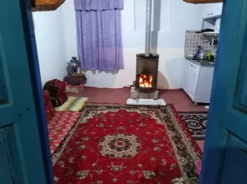 اقامتگاه بومگردی ننه کلثوم رامسر - نمای اتاق