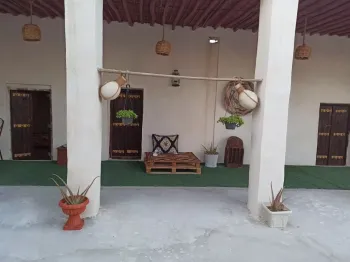 اقامتگاه بومگردی چیرا قشم - فضای بیونی