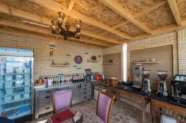 اقامتگاه سنتی هزار و یک شب چهار باغ اصفهان - کافی شاپ