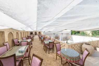 اقامتگاه سنتی هزار و یک شب چهار باغ اصفهان - کافی شاپ