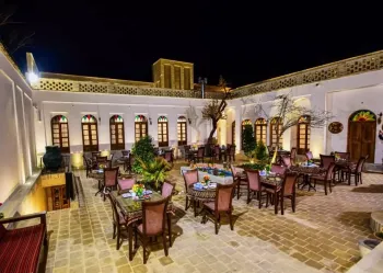 اقامتگاه سنتی هزار و یک شب چهار باغ اصفهان - کافی شاپ