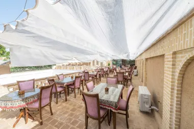 اقامتگاه سنتی هزار و یک شب چهار باغ اصفهان - کافی شاپ