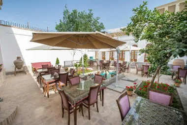 اقامتگاه سنتی هزار و یک شب چهار باغ اصفهان - کافی شاپ