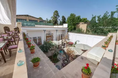 اقامتگاه سنتی هزار و یک شب چهار باغ اصفهان - فضای باز