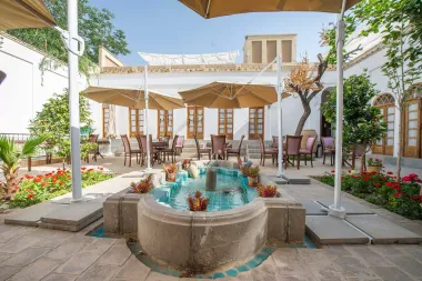 اقامتگاه سنتی هزار و یک شب چهار باغ اصفهان - کافی شاپ