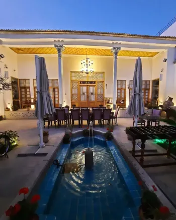 اقامتگاه سنتی هزار و یک شب چهار باغ اصفهان - فضای باز