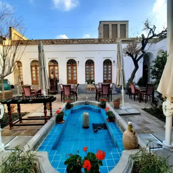 اقامتگاه سنتی هزار و یک شب چهار باغ اصفهان - فضای باز