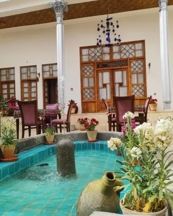 اقامتگاه سنتی هزار و یک شب چهار باغ اصفهان - فضای باز