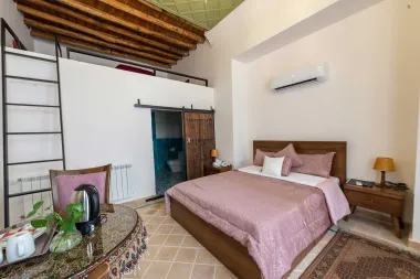 اقامتگاه سنتی هزار و یک شب چهار باغ اصفهان - اتاق 2 تخته (1 تخت 2 نفره)