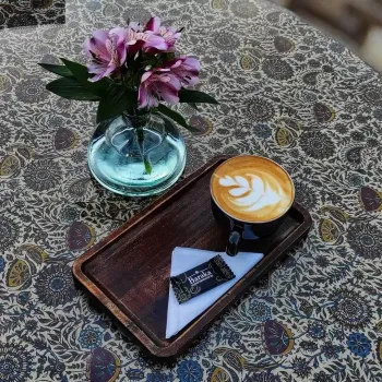 اقامتگاه سنتی هزار و یک شب چهار باغ اصفهان - منو کافی شاپ