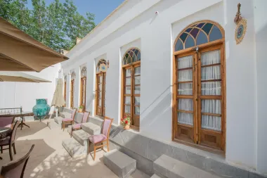 اقامتگاه سنتی هزار و یک شب چهار باغ اصفهان - فضای باز