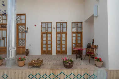 اقامتگاه سنتی هزار و یک شب چهار باغ اصفهان - فضای باز