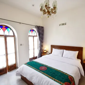 اقامتگاه سنتی هزار و یک شب چهار باغ اصفهان - اتاق 2 تخته (1 تخت 2 نفره)