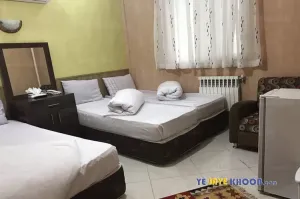 خانه مسافر رستگار - اتاق ۳ تخته (۱ تخت ۲ نفره و ۱ تخت ۱ نفره)    