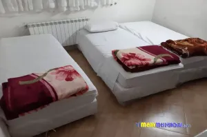 سوئیت آپارتمان مروی مشهد - اتاق ۴ تخته (۱ تخت ۲ نفره و ۲ تخت ۱ نفره)  