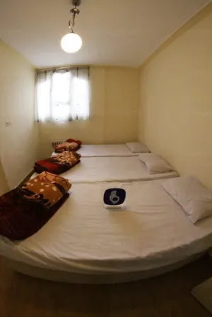 هتل عرفایی مشهد - اتاق ۳ تخته (۳ تخت ۱ نفره)    