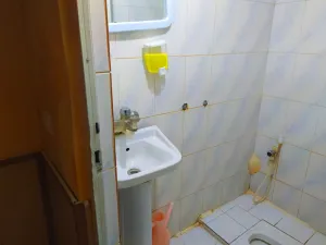 مهمانپذیر رضا تهران - سرویس بهداشتی