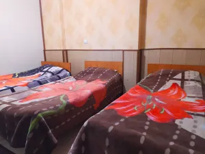 مهمانپذیر رضا تهران - اتاق 3 تخته 