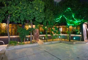 مهمانپذیر زند شیراز - محوطه بیرونی