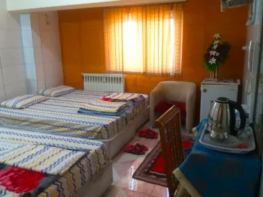 مهمانپذیر نقش جهان شیراز - نمای اتاق 4 تخته