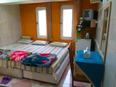 مهمانپذیر نقش جهان شیراز - اتاق 3 تخته