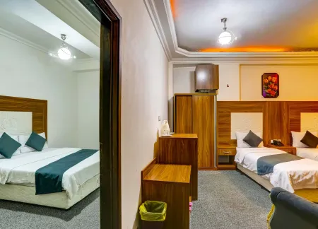 هتل آرکا قشم - اتاق 4 تخته (1 تخت 2 نفره 2 تخت 1 نفره)