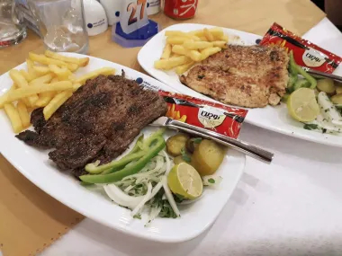 رستوران هتل آزادی مشهد همراه با منو انتخابی (استیک)
