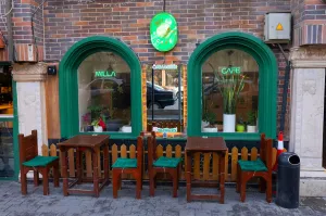 هتل آپادانا تهران - فضای بیرونی کافی شاپ