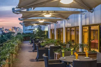 هتل آپارتمان ستاره آرمان توس مشهد - روف گاردن