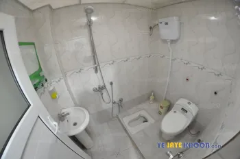 سرویس بهداشتی اتاق هتل آپارتمان تبارک قم (ایران سابق)