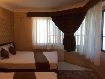 هتل آپارتمان ترنم مشهد - اتاق ۳ تخته (۱ تخت ۲ نفره و ۱ تخت ۱ نفره)    