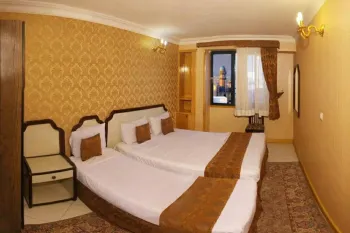 هتل آپارتمان ترنم مشهد - اتاق ۳ تخته (۱ تخت ۲ نفره و ۱ تخت ۱ نفره)    