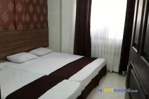 هتل آپارتمان ثامن السرور مشهد - اتاق ۳ تخته (۱ تخت ۲ نفره و ۱ تخت ۱ نفره)    