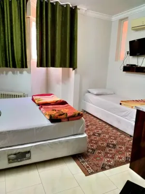 هتل آپارتمان دجله طلایی مشهد - اتاق ۳ تخته (۱ تخت ۲ نفره و ۱ تخت ۱ نفره)  