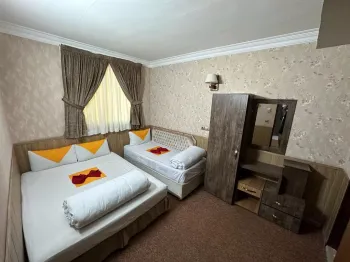 هتل آپارتمان فارس مشهد - اتاق 3 تخته (1 تخت 2 نفره و 1 تخت 1 نفره)