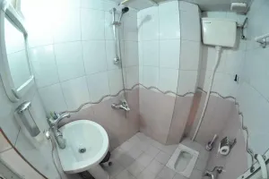 هتل آپارتمان فرزانه مشهد -  حمام و سرویس بهداشتی