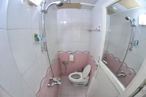 هتل آپارتمان فرزانه مشهد - سرویس بهداشتی و حمام