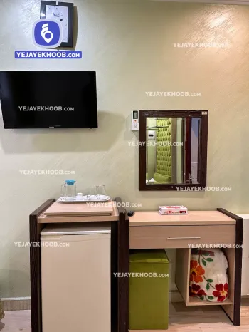 هتل آپارتمان قصر آیدین مشهد - امکانات اتاق ( میز آرایش + تلویزیون )