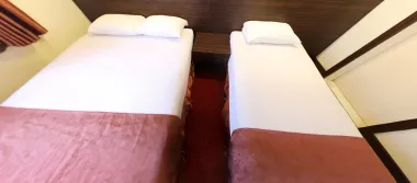 هتل آپارتمان مهر مشهد - اتاق ۳ تخته (۱ تخت ۲ نفره و ۱ تخت ۱ نفره)    