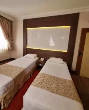 هتل آپارتمان مهر مشهد - اتاق ۲ تخته (۲ تخت ۱ نفره)