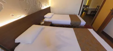 هتل آپارتمان مهر مشهد - اتاق ۲ تخته (۲ تخت ۱ نفره)