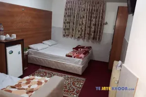 هتل آپارتمان والا مشهد - اتاق ۳ تخته (۱ تخت ۲ نفره و ۱ تخت ۱ نفره)    